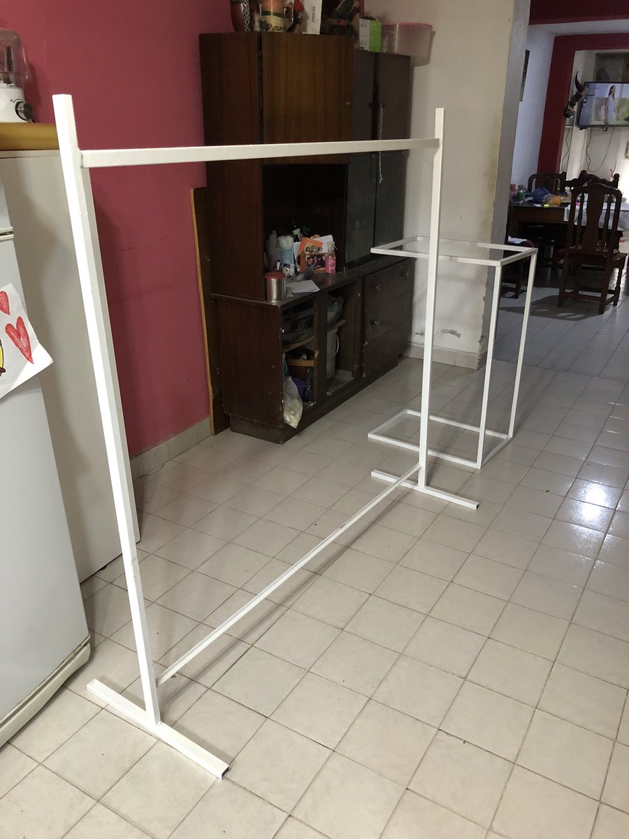 FHuircapan's tweet photo. Perchero y mesa de arrime https://t.co/Nd8dxUYj71