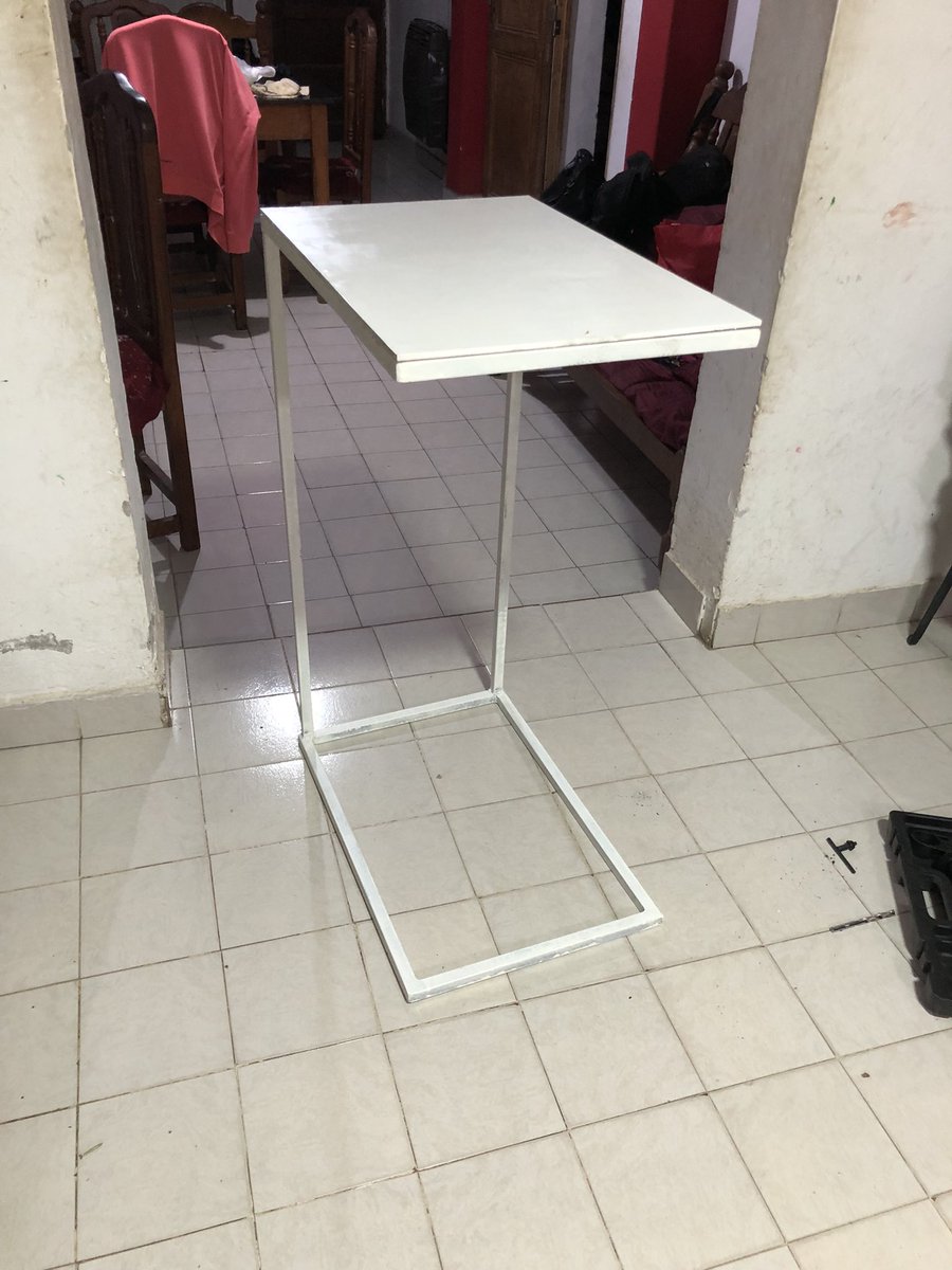 FHuircapan's tweet photo. Perchero y mesa de arrime https://t.co/Nd8dxUYj71