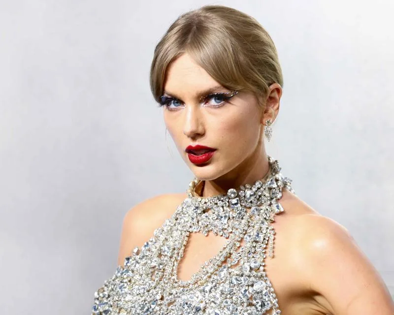 argmusicfacts's tweet photo. 🚨 Page Six informa que Taylor Swift le habría puesto una perimetral a Lizardo Ponce antes de pisar suelo argentino. https://t.co/nM2me7enRv