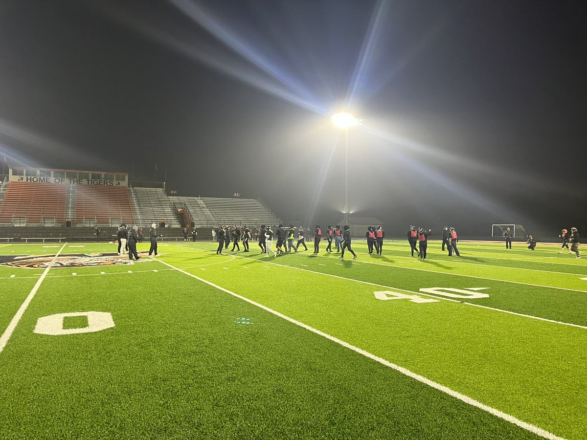 StratfordFB's tweet photo. Thank you @FootballMHS for the use of your beautiful facility for Level 4 prep! #wisfb #iagdtbat #TigerPride 🐅 #Prepared2Defend #Ready2Repeat https://t.co/ofvmQ1yM6f