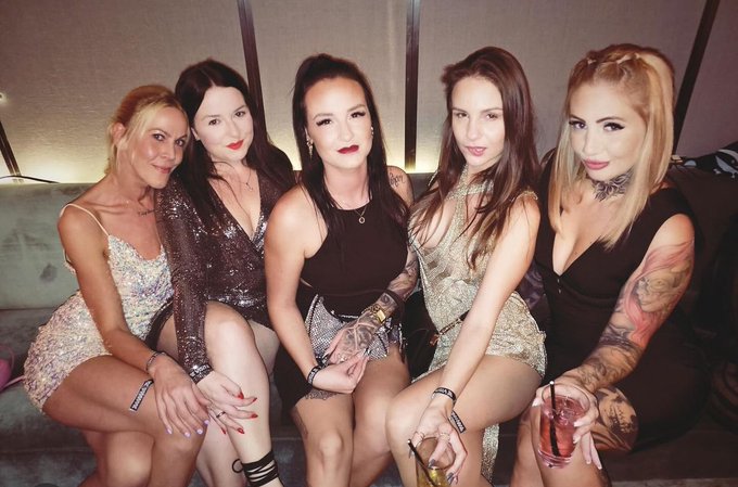 Giiiirls 🥰🪩 https://t.co/OXk3WwLtPO