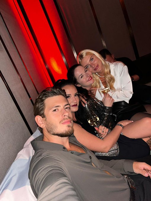 Giiiirls 🥰🪩 https://t.co/OXk3WwLtPO