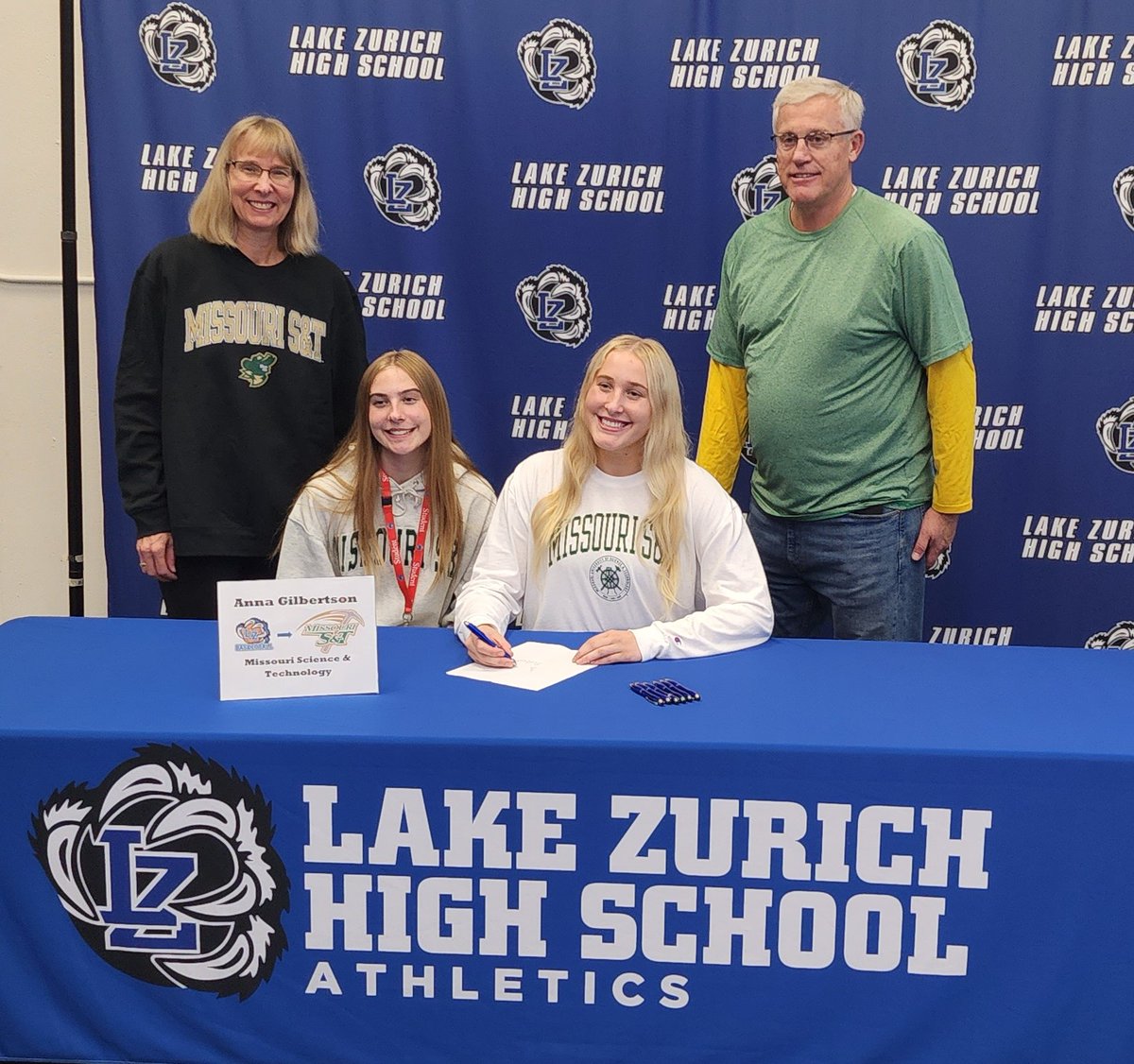 lzgirlsbball's tweet photo. Congratulations to Anna Gilbertson on signing today with Missouri Science &amp; Technology!!  Hard work pays off!! #lznation  🐻🏀 https://t.co/iiwyPO2bDH