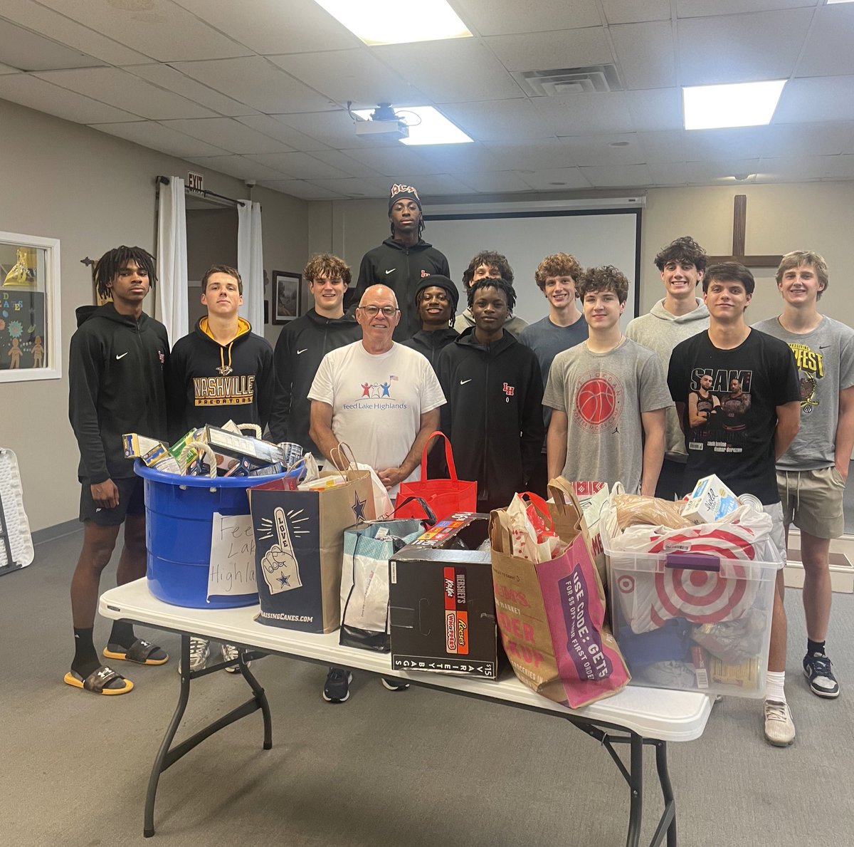 Thanks to the generosity of everyone at the LH Basketball Tip-Off we were able to help our community through Feed Lake Highlands! 🏀🐾 #Family #WeMove #CommunityService
