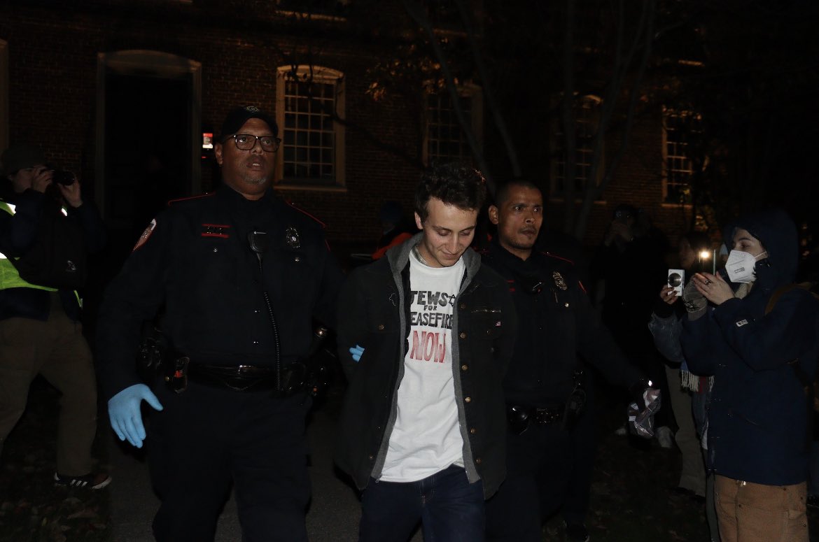 jews4ceasefire's tweet photo. Starting at 5:44, 20 Jewish students at Brown were arrested for staging a peaceful sit-in. The students were calling on the school to do its part in promoting an immediate ceasefire and a lasting peace by divesting its endowment from companies enabling war crimes in Gaza. https://t.co/YN6cBbGSs6