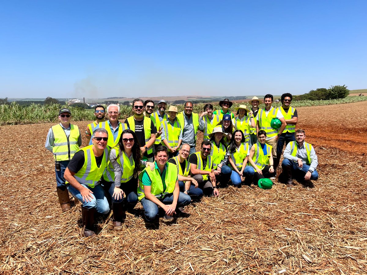 fabiomeneghin's tweet photo. Visita à Usina São Martinho de Pradópolis-SP, atualmente a maior do mundo em capacidade de moagem de cana-de-açúcar. 10 mmt. #cuboitau #Veeries #acucar #etanol https://t.co/uBPnV8vscv