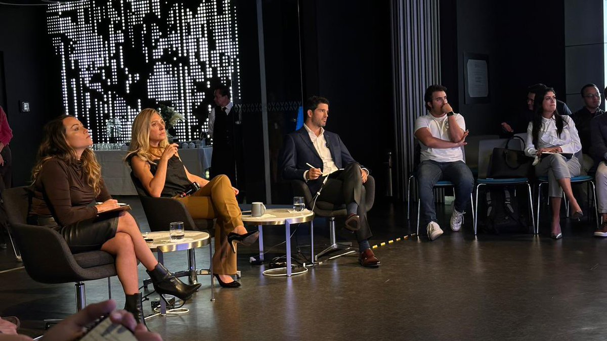 Durante nuestra sesión de #hoy del «Behind the Scenes of Valuation», <a href="/ana_FiO/">Ana Fierro</a> de Abitü expone los detalles de su empresa a nuestro panel de inversionistas invitados formado por nuestra Directora General <a href="/maria_ariza/">Maria Ariza</a>, en compañía de <a href="/osotrava/">Oso Trava</a> y <a href="/dcallejam/">Daniela Calleja</a>, Directora de Nuevas