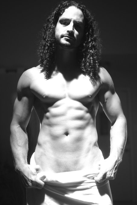 🛀😈 https://t.co/OLAst6h9bt