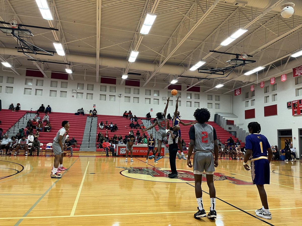 I’m in the building at the scrimmage matchup between <a href="/HoopsArc/">ARC_Hoops</a> &amp; Laney. Scrimmage or not, you can always count on a good crowd here on the Boulevard. #psmg