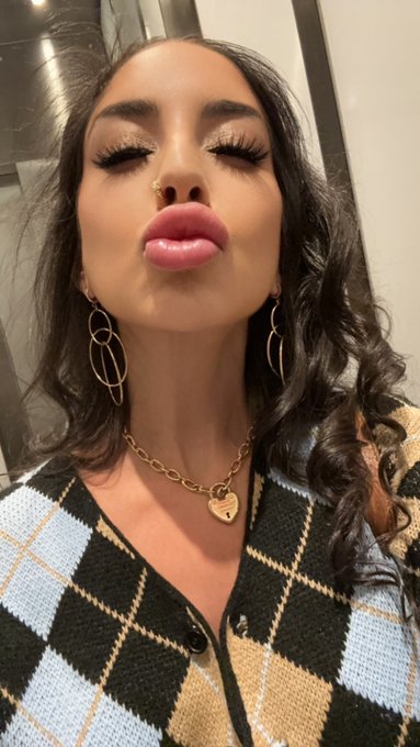 💋 https://t.co/Jt1GYQLXIQ https://t.co/JdNFRBtU9m