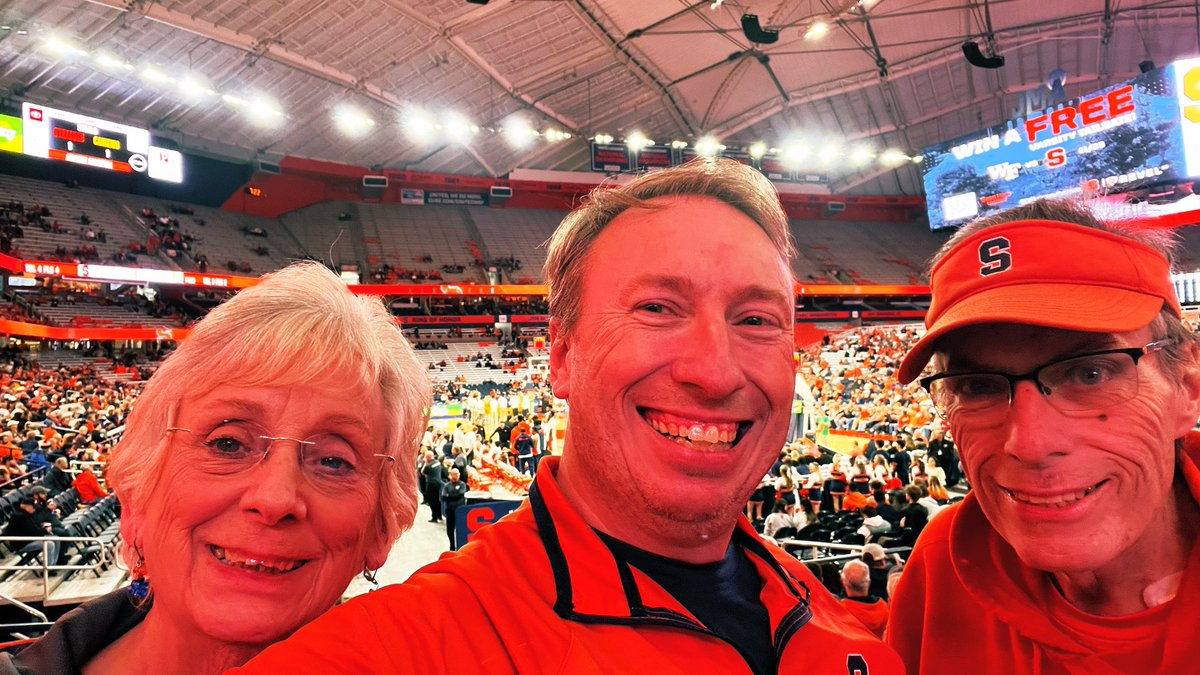 moviejace44's tweet photo. Showing the ‘rents a good time!!! Let’s go Orange, Do Red right, a make his 1st memorable by going all the way!!! Rooting you on all along the way!!! 🧡🧡🧡🏀🏀🏀
#CUSESUPERFANS  #BLEEDORANGE #ORANGENATION https://t.co/BXA9YaOI7f