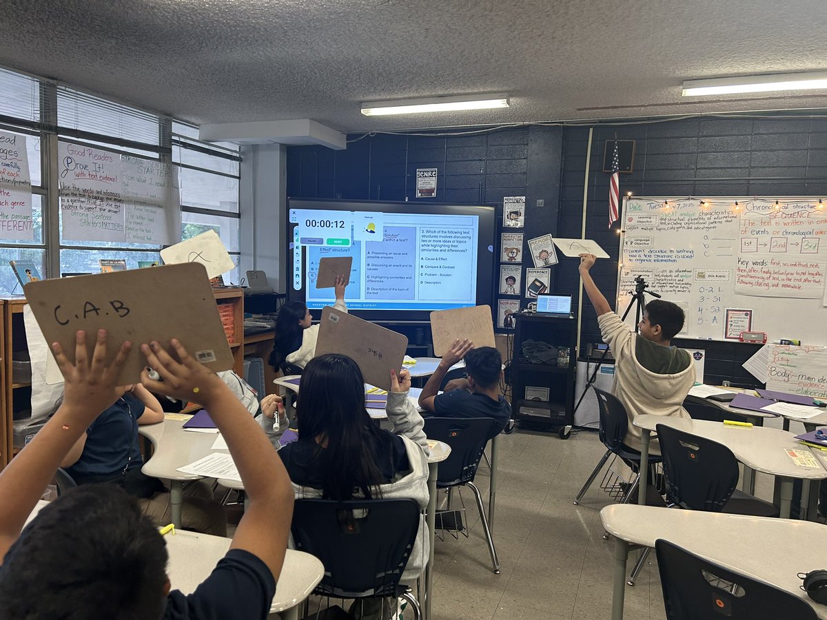 worldofmsa's tweet image. Using all kinds of strategies with beginner EBs to make texts comprehensible and having fun with them along the way! #sketchtostretch #MRSinaction #annotations #makeitvisible #engagementmatters