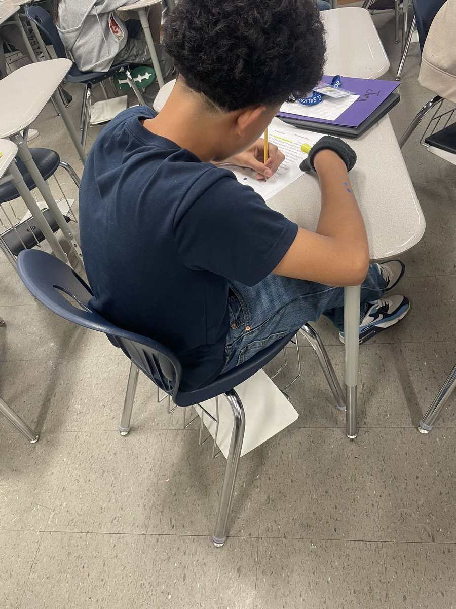 worldofmsa's tweet image. Using all kinds of strategies with beginner EBs to make texts comprehensible and having fun with them along the way! #sketchtostretch #MRSinaction #annotations #makeitvisible #engagementmatters