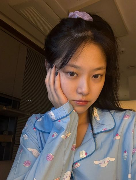 dailyaeong's tweet photo. [🎧] #LOONA #LOOSSEMBLE #HYUNJIN https://t.co/FqFYxXtrBK