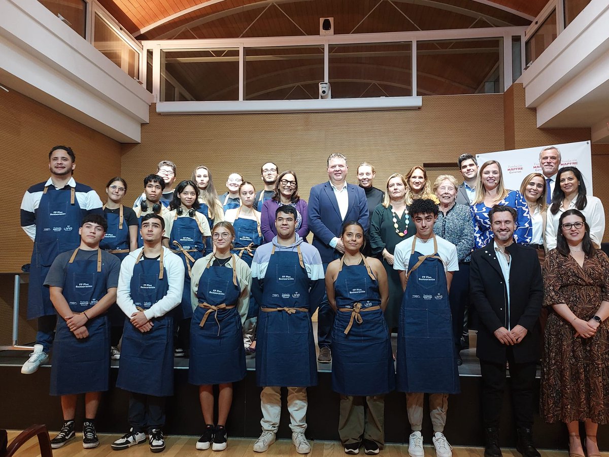 Banaderos15's tweet photo. Nos complace anunciar que tres de nuestros alumnos de 1° CFGM Servicios de Restauración han sido elegidos para el proyecto FP Plus Restauración 23/24, organizado por Fundación Sergio Alonso. ¡Ánimo en este nuevo camino y disfruten de la experiencia!
#InnovaFpCan
#ObservaFpCan https://t.co/XnASZy7b7l
