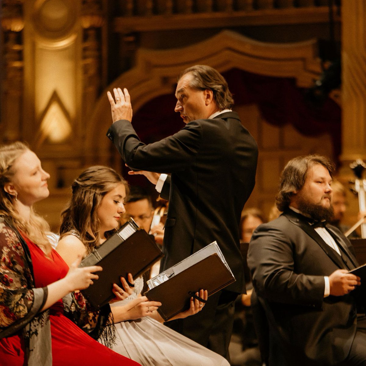VanBachChoirs's tweet photo. Some gorgeous photos from our Mozart &amp; Haydn concert in October came in from @diamondsedgephotography !

#Mozart&amp;Haydn #VBFC #VancouverBachFamilyofChoirs #YVRMusic #YVREvents #YVRClassical https://t.co/OjlnuGtZ9x