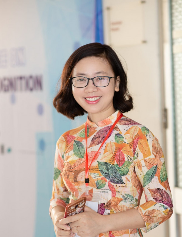 AFOSR's tweet photo. Prof Hai of @DHBKHN_HUST might hold the key to communicating with electronics in her hands. Her team aims to provide a more natural interaction between humans and machines; the first step is to improve #sensor #technology: https://t.co/iYyefAyISw #AFOSRBoldResearch #AFOSR_IO https://t.co/Kgmo866k38