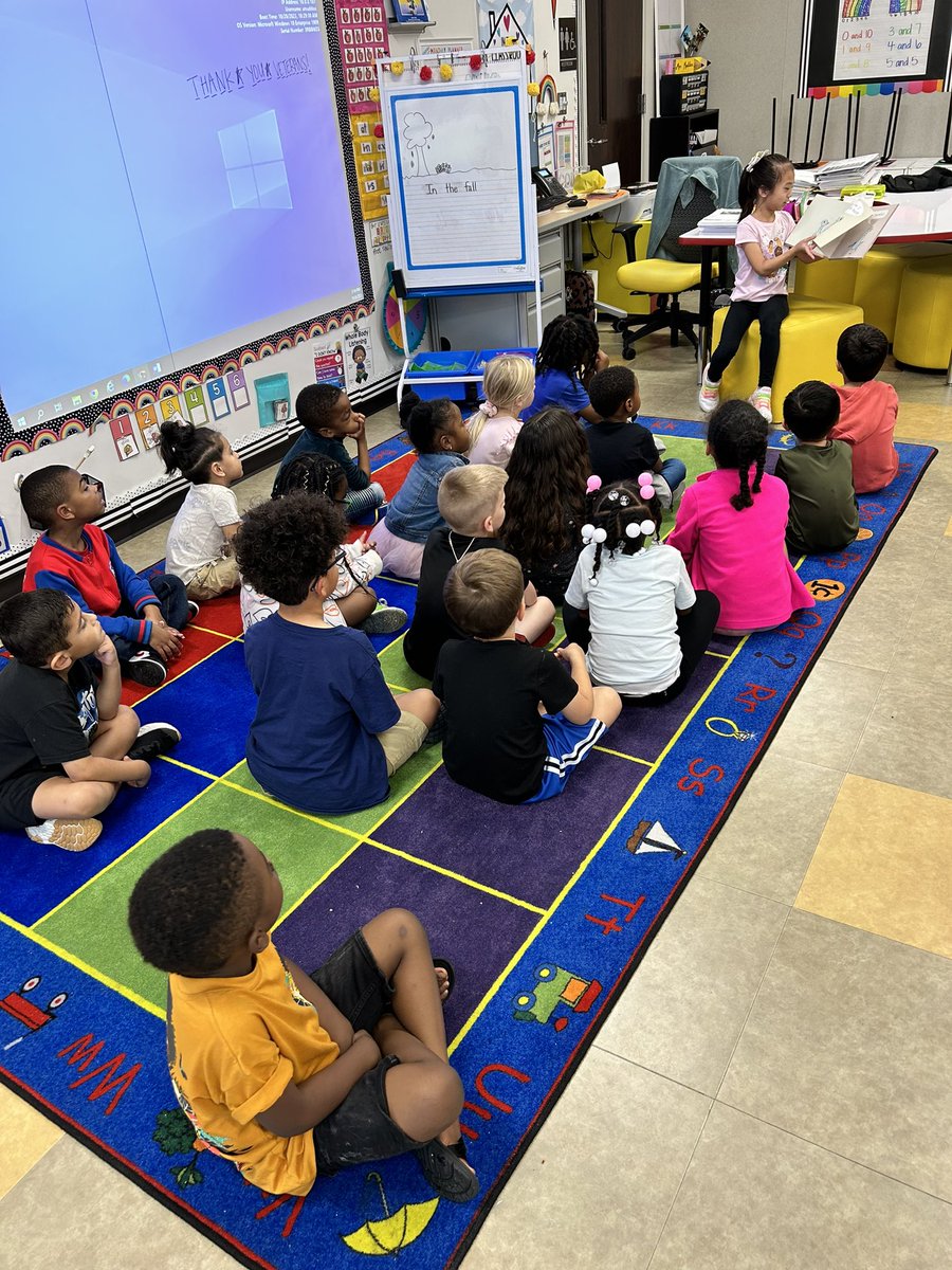 We ❤️ having special, guest readers come visit! 👀 at how engaged my little kinders are! 😊