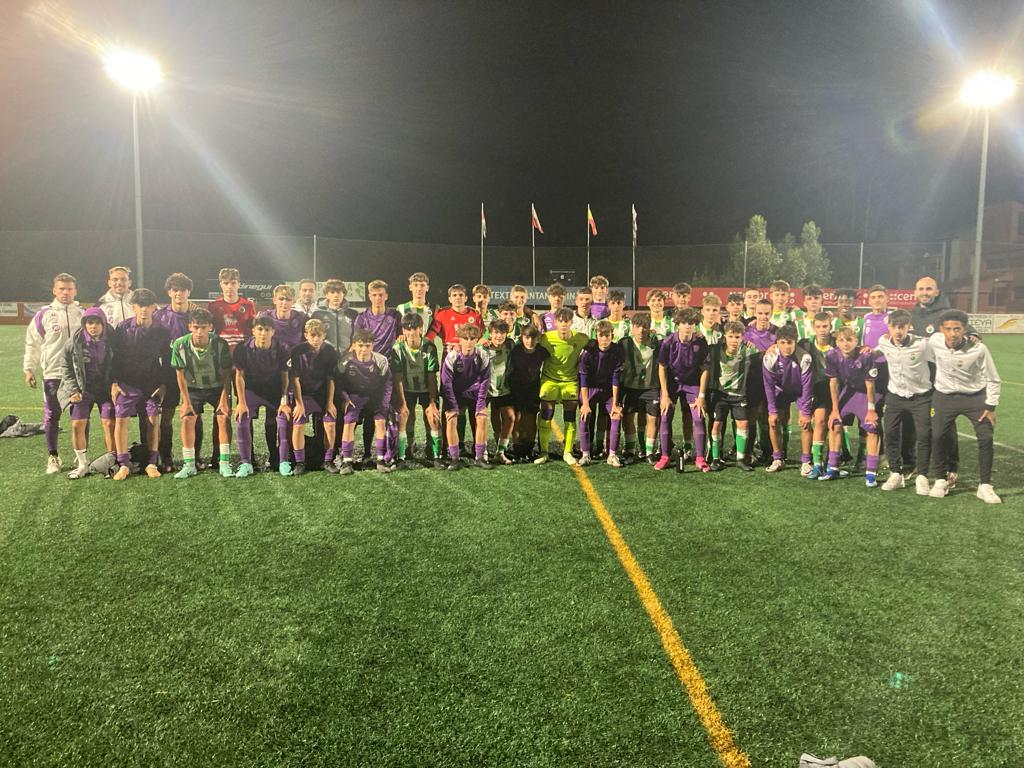 RacingFundacion's tweet photo. 🤝 Tarde de 𝙙𝙤𝙗𝙡𝙚 𝙖𝙢𝙞𝙨𝙩𝙤𝙨𝙤 para nuestra #CanteraRRC.

El Cadete 🅰️ y el Infantil 🅰️ jugaron esta tarde con los equipos de la @RVcantera en Cabezón de la Sal y Comillas. Ambos terminaron en empate, pero lo importante fue el rato de fútbol que compartimos juntos ☺️💚 https://t.co/BbxxoIv3cF