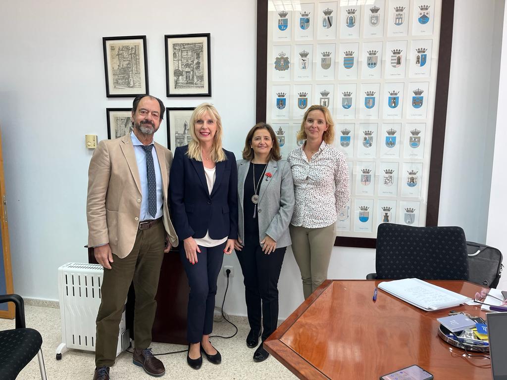 Reunión con la Decana de la Facultad de Derecho de la UCA (Dra. Isabel Zurita) y la representante del Decano de la Facultad de Derecho y Administración de la Universidad de Gdansk (Dra. Małgorzata Węgrzak) para mutua colaboración en los estudios de doctorado.