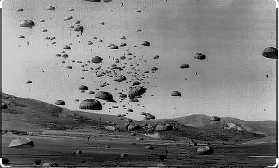 El 29 de Noviembre comienza la operación "Pañuelo",fue el primer salto de combate del Ejército Español.Objetivo:liberar el puesto de #Tiliuin.Operación encomendada a la 7 Compañía,II Bandera,BRIPAC,al mando del Capitán Juan Sánchez Duque
#sidiifni #misionhispana