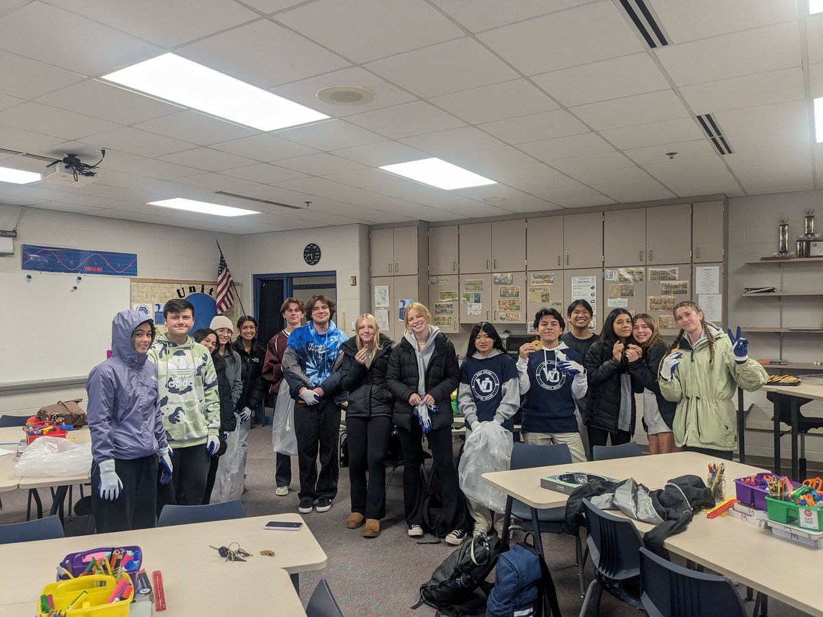 So thankful for this SEA (Students for Environmental Action) group volunteering to do a campus clean up event today <a href="/WestOttawaHS/">West Ottawa HS</a> ! #gowo