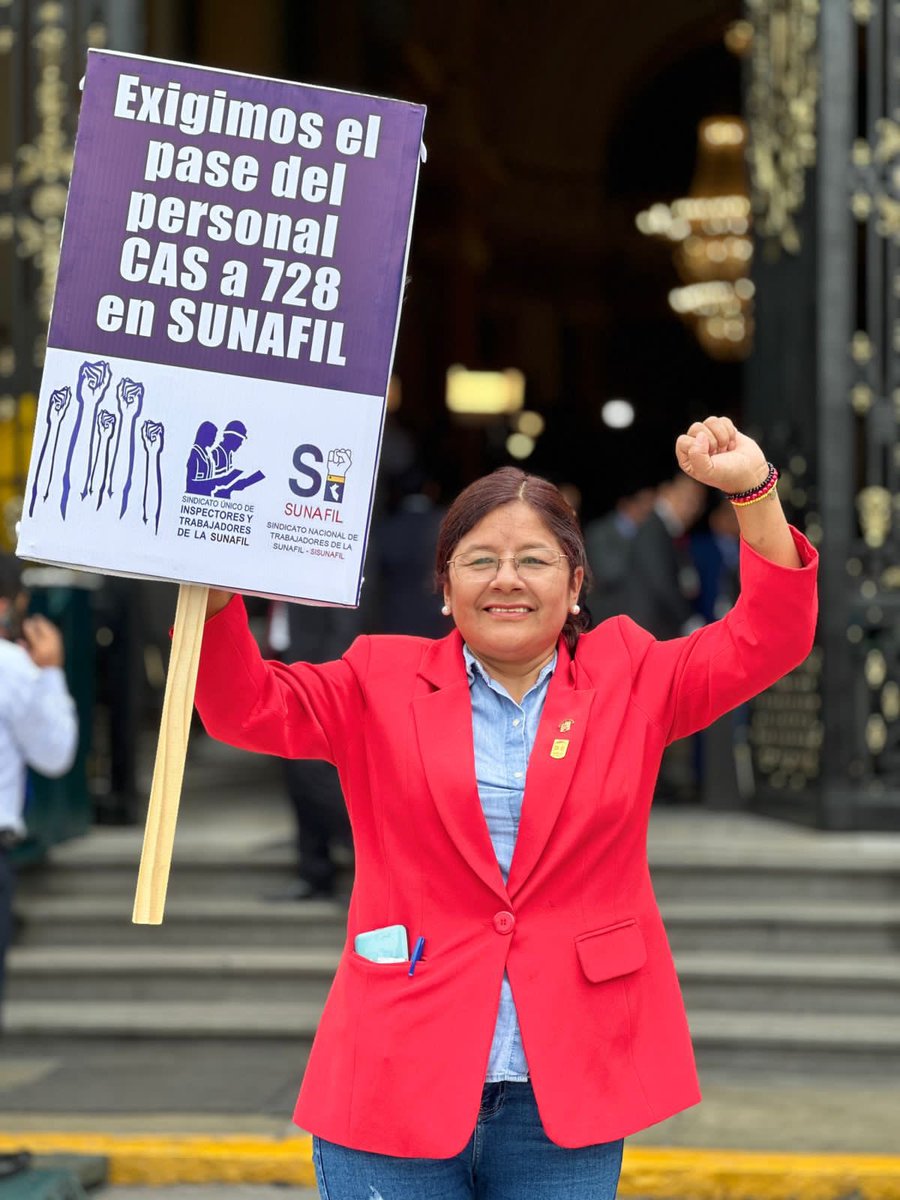 chabelitacongre's tweet photo. Hoy con mis compañeros de Sunafil para exigir que el PL N° 2953 sea agendado  y aprobado en la Comisión de presupuesto, este Proyecto de Ley  incorpora a los trabajadores de Sunafil con contrato CAS  al régimen 728 💪🏽 https://t.co/63dCmOnP6o