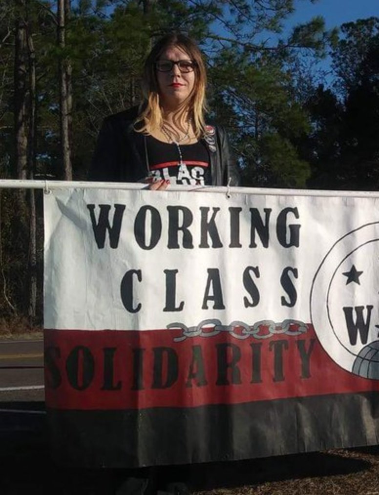 Logan is very close to her goal! Please help this longtime C4SS contributor rebuild after jail. Every cent and every share helps.❤️🏴

gofundme.com/f/help-logan-r…