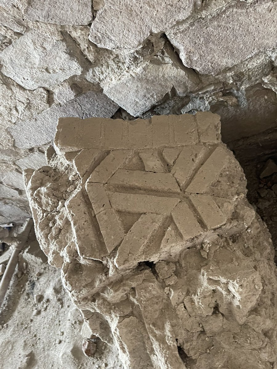 The interior decoration of the architecture of Alamut Castle 
#iran
#AlamutCastle
#excavation
#medieval_Islamic_architecture