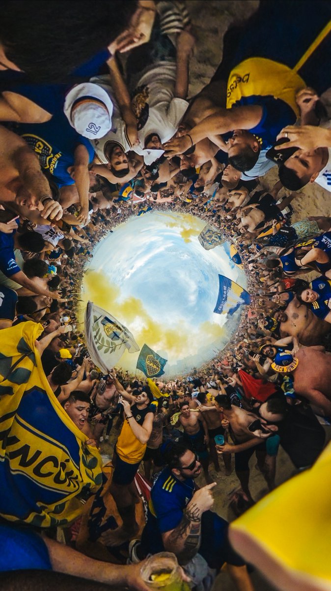 Libertadores's tweet photo. 🤩❤️‍🔥 Una familia llamada Boca Juniors.

#GloriaEterna @BocaJrsOficial https://t.co/l6titndUDz