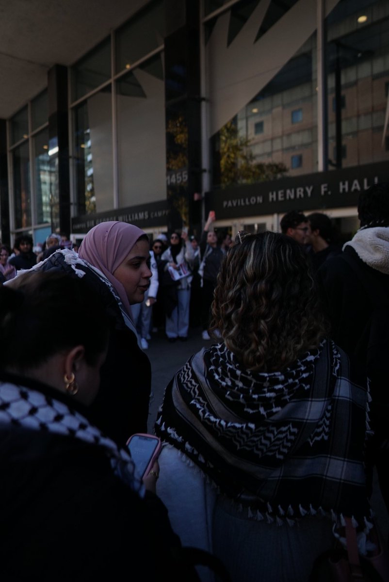 olieng01's tweet photo. student #protests at #concordia earlier 
#palestine #spvm #montreal #gaza #israel #police https://t.co/77rYa0sbha