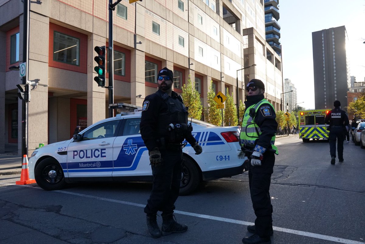 olieng01's tweet photo. student #protests at #concordia earlier 
#palestine #spvm #montreal #gaza #israel #police https://t.co/77rYa0sbha