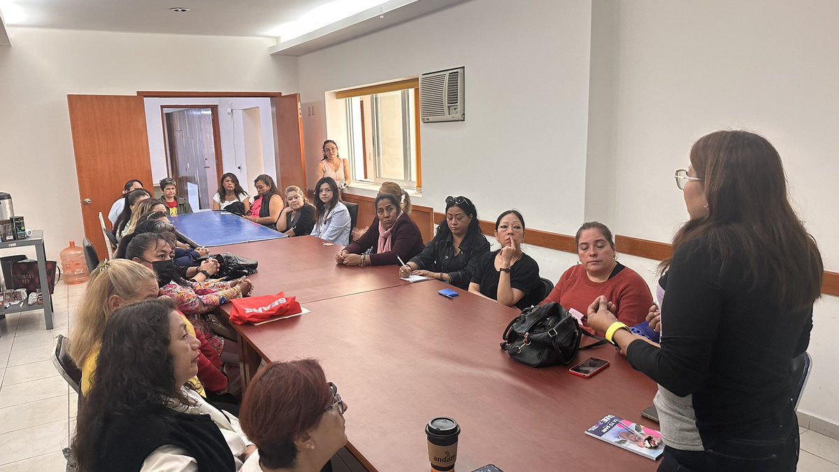 Diianaperez69's tweet photo. Me encuentro en reunión con mis compañeras de la @AlcCuauhtemocMx organizando nuestras tareas para el 2024, las mujeres unidas y organizadas somos pilar fundamental de la democracia y futuro de nuestro país. #SomosMujeresXingonas #SomosPRD #EquipoLobo https://t.co/XcDklLwVbT