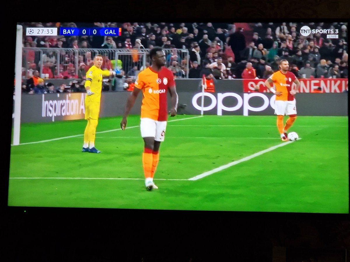 AllIrishSport's tweet image. Fairplay to @GalwayUnitedFC holding Bayern Munich to a draw so far eh @petercrouch