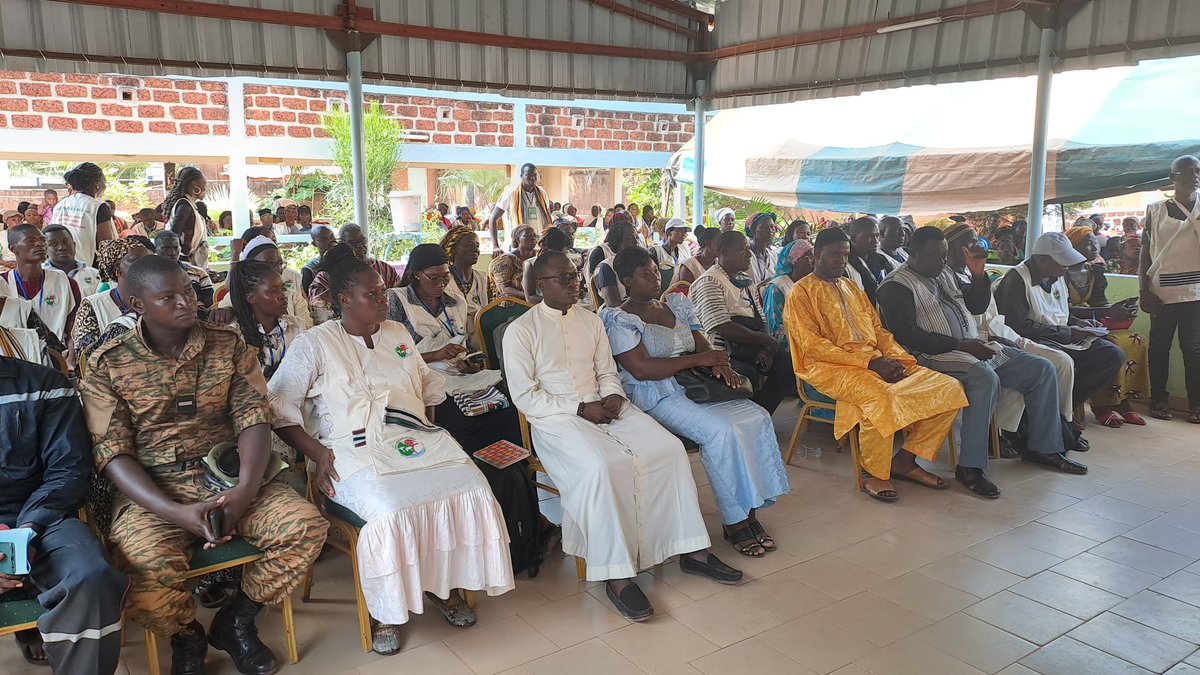 La caravane à Banfora ce mercredi 8 novembre.

Accueil par la radio et la tèlèvision Munyu.
Hommage au Dr Dakuyo, tradithérapeute (décédé le 15 octobre dernier).

Echange  avec les autorités administratives et religieuses.

Remise et de documents de plaidoyer au Gouverneur.