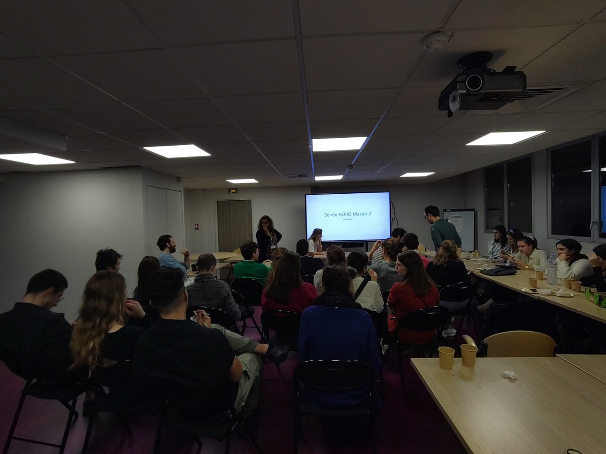 Beaucoup d'internes en onco intéressés par les master 2, à la soirée de formation dédiée ! 

Préparez vos paillasses 😇