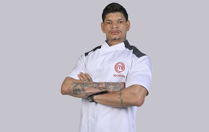 oxeserjo's tweet photo. Acabei de assistir #MasterChefBR e é impossível não se emocionar com essa semi-final. Que tragédia, que tristeza e que o Moisés possa conquistar tudo que ele merece. Um cara brabo, cozinheiro inspirador. https://t.co/VXJ9UXVD4e