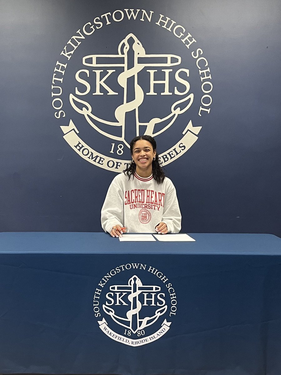 Congratulations Sierra Thompson for signing her National Letter of Intent to Sacred Heart! ⁦<a href="/skhsrebels/">South Kingstown High School</a>⁩ ⁦<a href="/AChristinaSKHS/">Angela Christina</a>⁩ ⁦<a href="/JRapportPDES/">Jon Rapport</a>⁩ ⁦<a href="/SHUBigRed/">SHU Pioneers</a>⁩ ⁦@NCoitABC6⁩ ⁦<a href="/EricRueb/">Eric Rueb</a>⁩ ⁦<a href="/BillKoch25/">Bill Koch</a>⁩ ⁦<a href="/jpsmollins/">JP Smollins</a>⁩ ⁦<a href="/NBC10_FrankCarp/">Frank Carpano</a>⁩