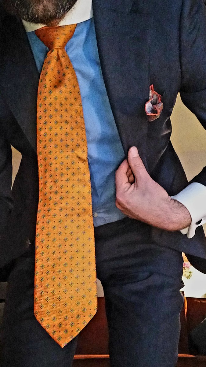 SUITEDNL's tweet photo. Dress up like @The_LoganMoore @Menatplaycom 👔

#menatplay #suitfetish #suitsex #loganmoore #suitup #contrastcollarshirt #cufflinks #suit #shirt #tie #pocketsquare #suited #dressup #suitandtie #suitandtiefetish https://t.co/QrU070r4MS