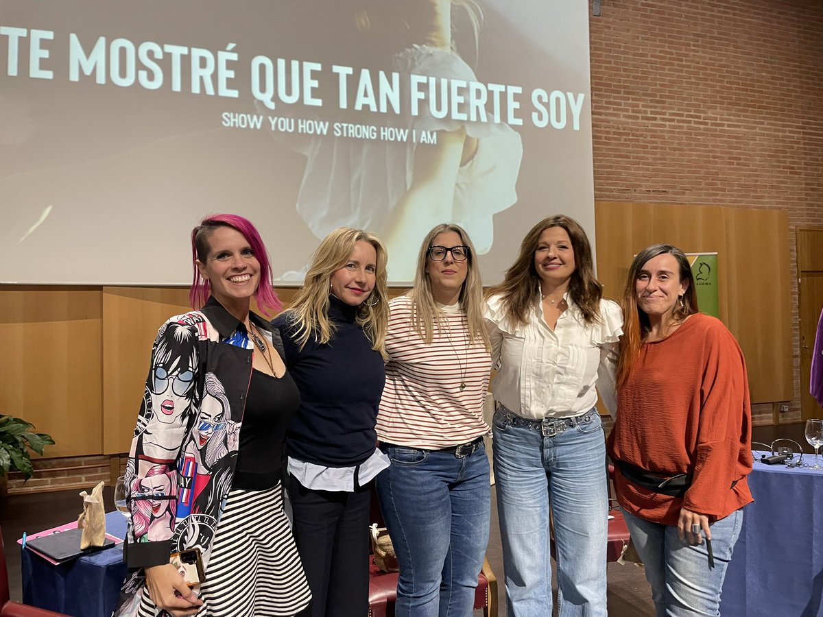 AnaBujaldon's tweet photo. ¡Qué importante es asociarse, compartir experiencias,  generar networking entre mujeres! ¡Qué importante es poder hacer actos como el organizado hoy por @AGEMA_ en Guadalajara en todos los rincones de España #LiderazgoFemenino #Economía #Empresas #Emprendimiento @MujeresFEDEPE https://t.co/OZGmcl6Pmk