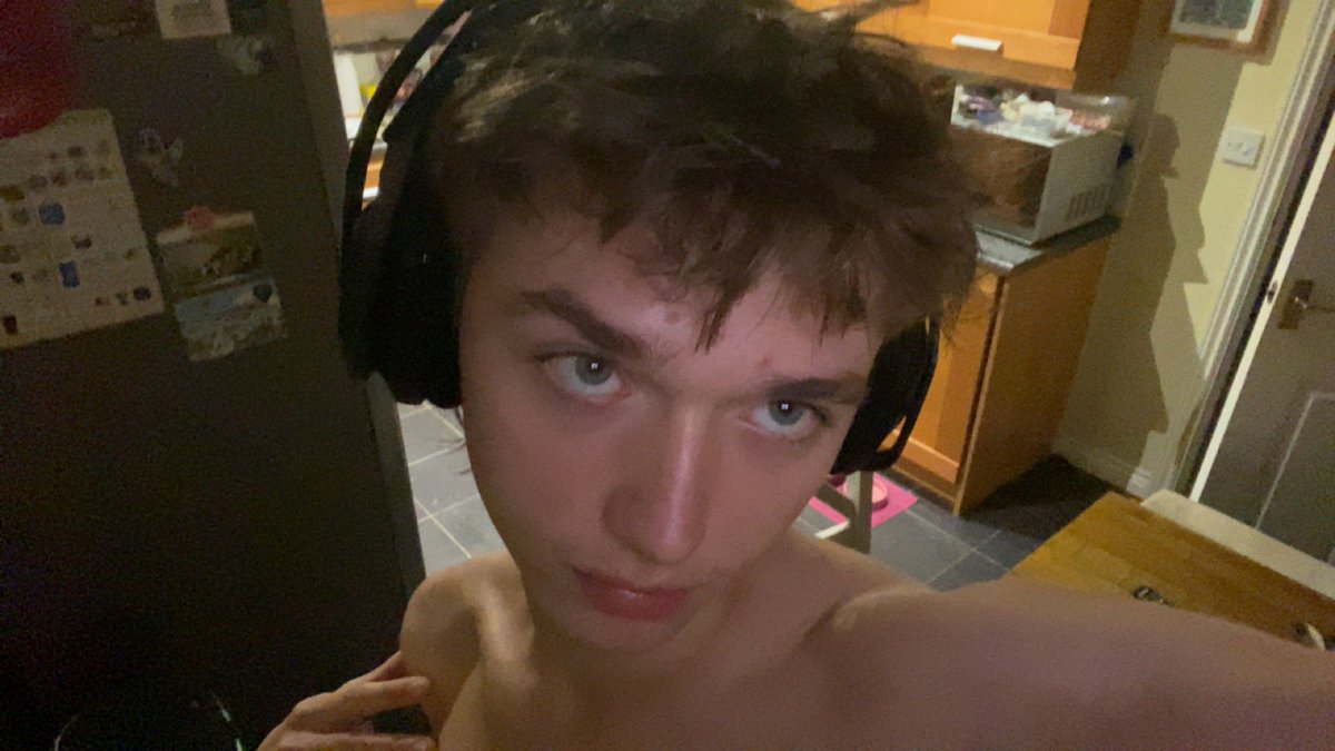 TPlayer5000's tweet photo. Feeling myself in the pic x

#gay #bi #teen #gayteen #gamerboy #gamer #boy #biteen #young https://t.co/BE7TsHx8VR