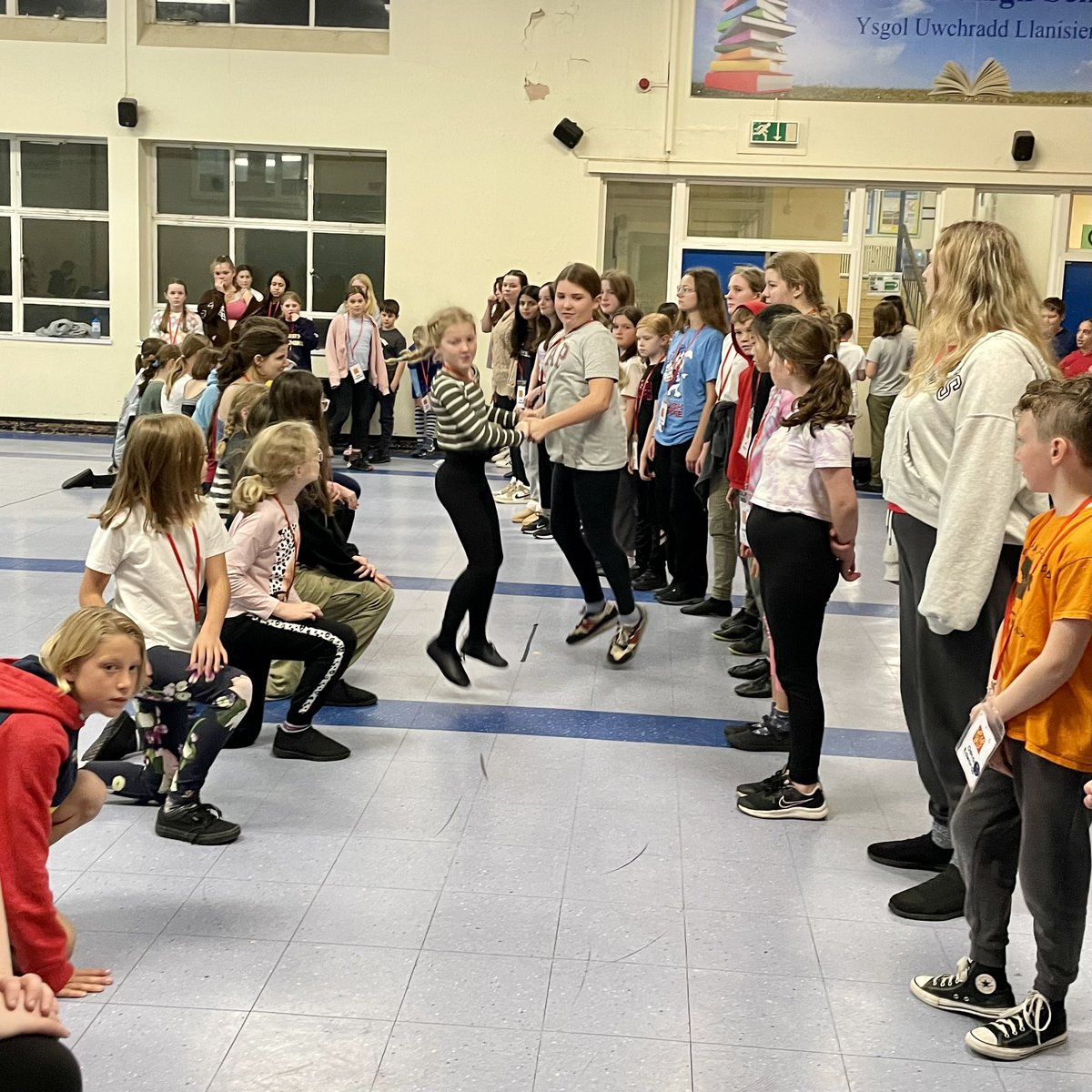 A sneak peak of last night’s rehearsal…

Come and join for a Panto for all to enjoy! Snow White and the Super Seven, one week only, brought to you by 90 talented Scouts and Guides! 

🎟️ Book: t.ly/Vy_Po
🗺️ Stanwell School, Penarth
📅 20-25 Nov