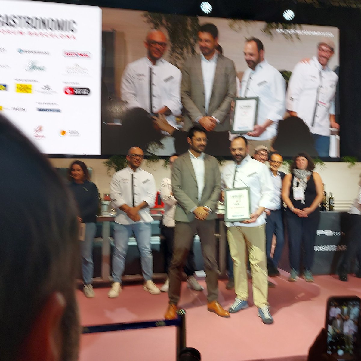 Premio #CuinerDelAny  para <a href="/ComamalaMartin/">539 Plats Forts</a> de #PlatsForts 
Un cocinero argentino, solo detrás de una barra japonesa en pleno Pirineo catalán 👏
 <a href="/gastronomicfbcn/">Gastronomic Forum Barcelona</a> 
Mi primer post sobre este cocinero se remonta a unos 3 años.
Discípulo de <a href="/nachomanzano/">nacho manzano</a> q
ha sabido buscar su camino!