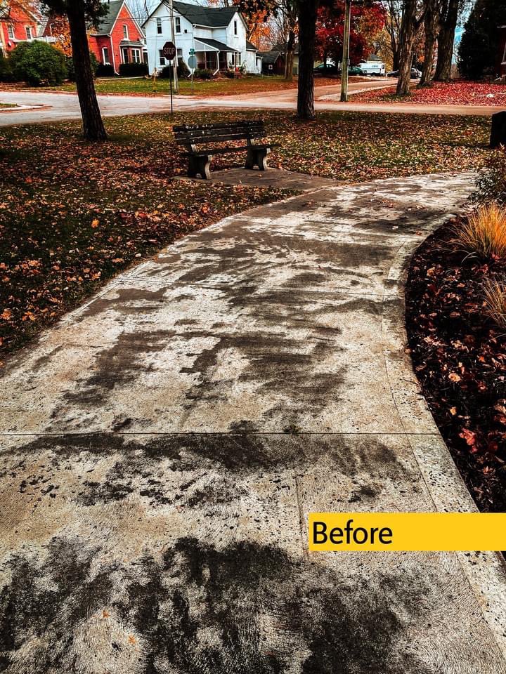 sgmcnabb's tweet photo. I recently volunteered to clean the local cenotaph and surrounding area, the results are amazing. #LestWeForget #RemembranceDay https://t.co/EXDoeojRPz
