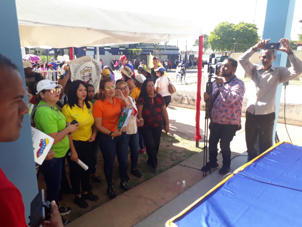 Bolivar_Cdce's tweet photo. Sector educación de Bolívar se adhirió al Referéndum Consultivo por el Esequibo ante el CNE, con el Movimiento Bolivariano de Educadores y el Movimiento Bolivariano de Familia
#UnidadNacionalPorElEsequibo 

#Educación
#MPPEDUCACIÓN
@NicolasMaduro 
@_LaAvanzadora 
@MPPEDUCACION https://t.co/KkIG1YneFn