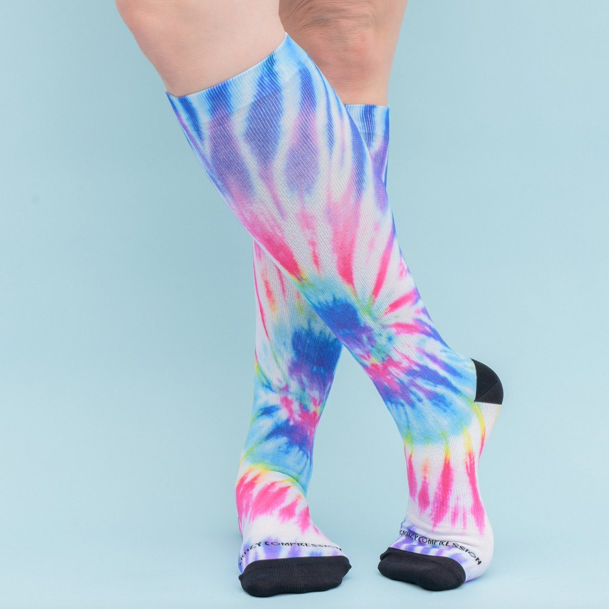 Select styles of compression socks are now 20% off! 🔥 Benefits: • improved circulation • reduced swelling • enhanced athletic • performance & recovery • prevention of blood clots • support & comfort • true graduated compression Shop at Calzuro.com!