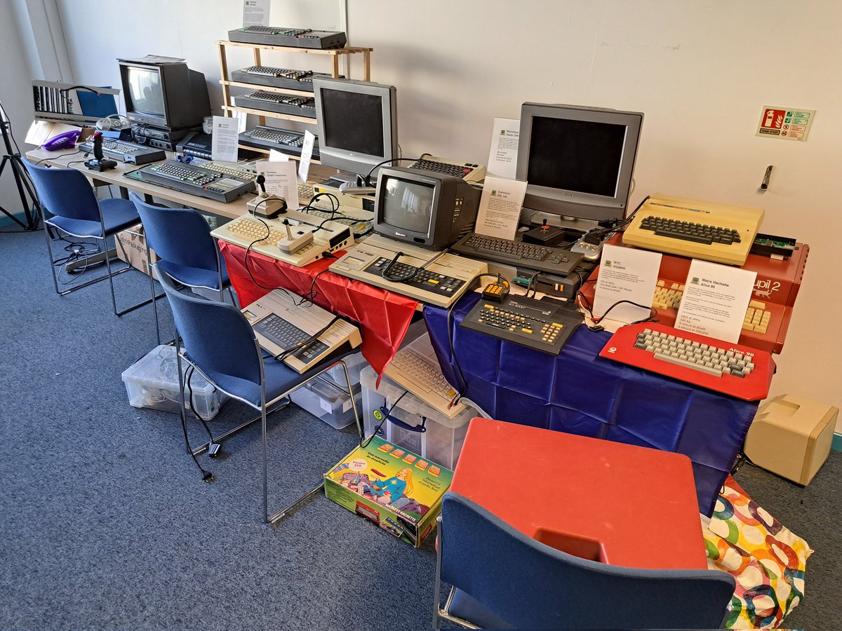 computermuseum's tweet image. It was a great pleasure again to host this year&apos;s retrofest. A huge thank you to @HereBeDragons3 for organising and all the exhibitors for giving up their time to bring their special machines for our huge crowds to enjoy :)