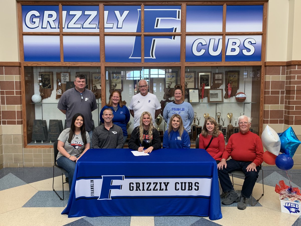 Congratulations to Rylie Wilkison on her commitment to University of Southern Indiana to continue her academic and tennis career!  ⁦<a href="/USIAthletics/">USI Athletics</a>⁩ ⁦<a href="/FCHSTennis2/">FCHSTennis</a>⁩