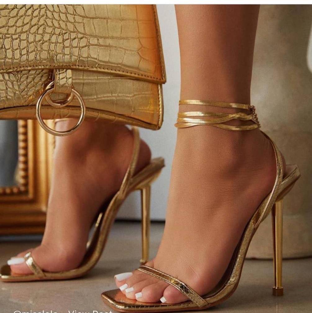 GetReady_Withme's tweet photo. The Perfect Gold shoe exists and this is it! Suitable for every woman of class ✨

Available in size:37-42
🏷30,000
Same day delivery within Lagos, nationwide delivery 🚚 https://t.co/njz7DXzlKS