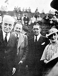 BremenBod's tweet image. #WhitePoppies weren&apos;t dreamt up a few years ago. The #WhitePoppy tradition is very old and rooted in some of the noblest institutions and finest individuals Britain has ever produced, including George Lansbury, Dick Sheppard, Donald Soper, Vera Brittain &amp;amp; @PPUtoday @angpacifists